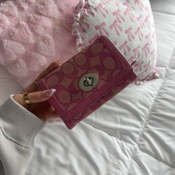 Y2K Coach Barbie Pink Monogram Wallet Turlock - Picture 4 of 7